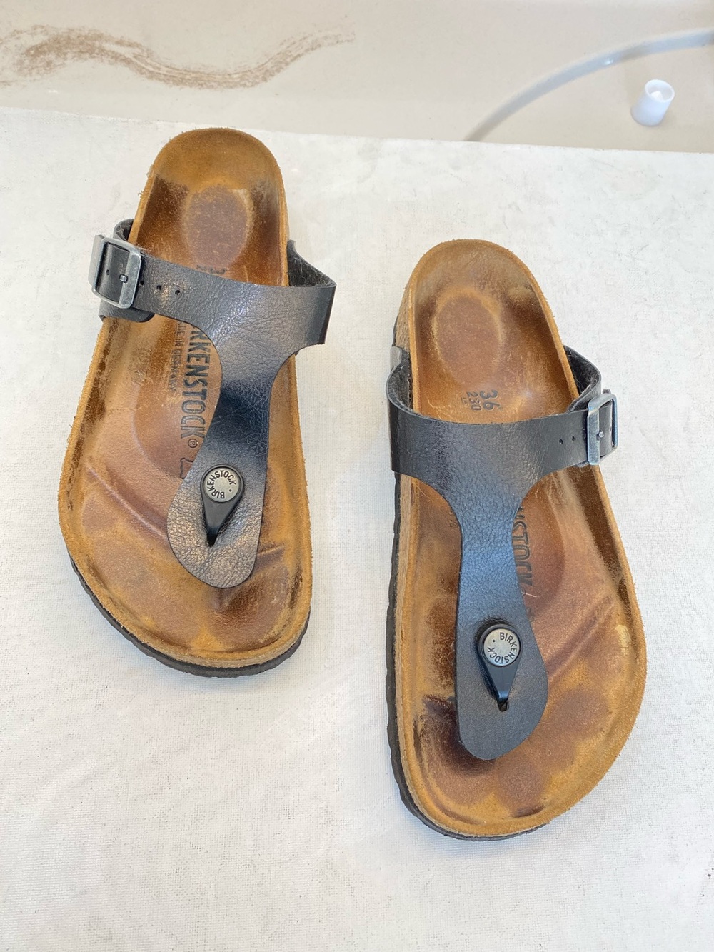 Birkenstock Gizeh women Size 6.5 great condition, perfect bottom. Clean interior
